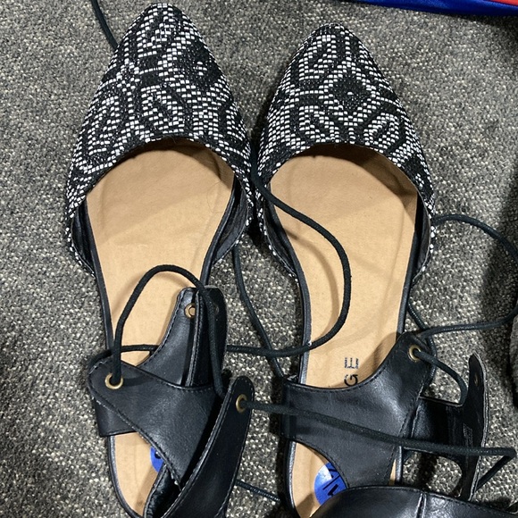 Flats - Picture 3 of 4